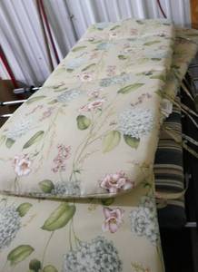 lot 250 image: Set of 4 chair cushions