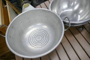 lot 251 image: Lot of stainless bowls from restaurant