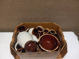 VINTAGE HULL POTTERY BROWN DRIP SET