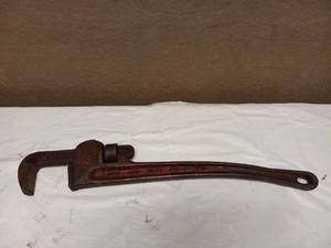 24 HEAVY DUTY PIPE WRENCH