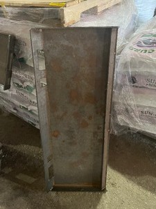 lot 3 image: Weld on skid loader plate