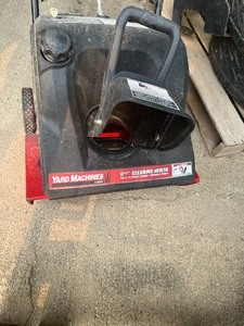 lot 11 image: 21 snow thrower non running