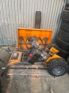 lot 10 image: Yardman Show blower repair or parts  not running