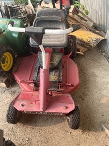 lot 12 image: Snapper Riding Mower
