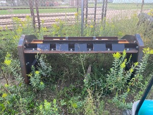 lot 7 image: 6FT   Skid steer snow pusher  Almost new