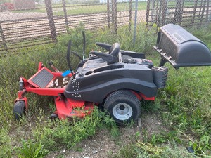 lot 4 image: Simplicity  Javelin 44 Zeroturn Mower needs work 