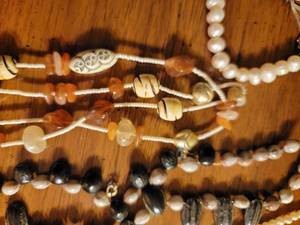 lot 87 image: Vintage Costume Jewelry Necklaces
