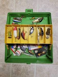 lot 113 image: Vintage Fishing Lure Bundle