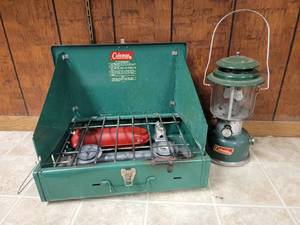 lot 114 image: Coleman Camping Set Grill & Lantern
