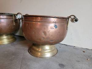 lot 91 image: Vintage Dutch Cooper Ware Pairing