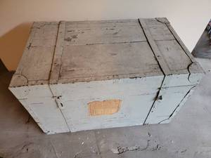 lot 126 image: Primitive Wooden Trunk