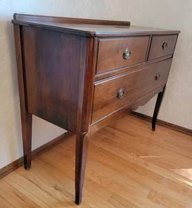 lot 11 image: Elegant Cherry Solid Wood Buffet Server
