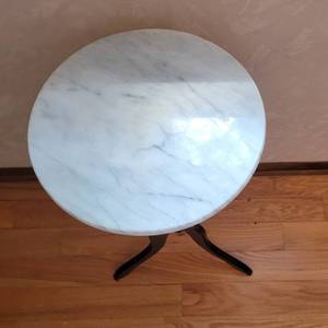 lot 26 image: Marble Top Pedestal Table, a