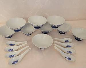 lot 64 image: Oriental Blue & White Rice Bowls with Spoons