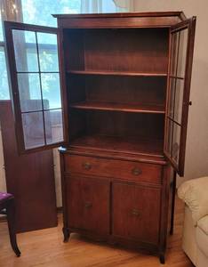 lot 10 image: Petite Solid Cherry China Cabinet