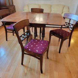 lot 12 image: Duncan Phyfe Dining Table and Chairs