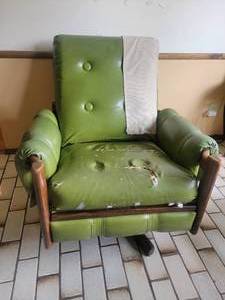 lot 9A image: Amazing MCM Green Tufted Leather Parlor Armchair A