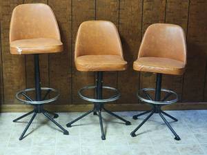 lot 68 image: Cool Retro Faux Leather Swivel Bar Chairs (3)