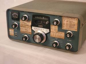 lot 74 image: Retro Heathkit SB-310 HAM Radio Reciever