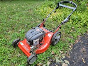 lot 139 image: Briggs & Stratton Power Propelled Lawn Mower