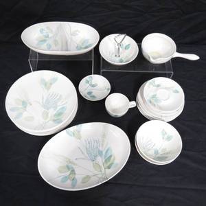 lot 9 image: 27 Piece Red Wing Pottery Merileaf Dinnerware Set