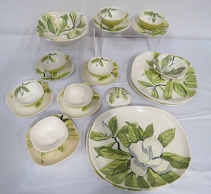 lot 15 image: 26 Red Wing Pottery Magnolia Dinnerware Set