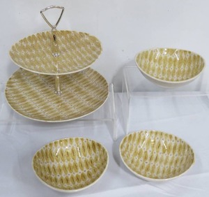 lot 16 image: 4 Pieces of Red Wing Pottery Golden Viking Dinnerware