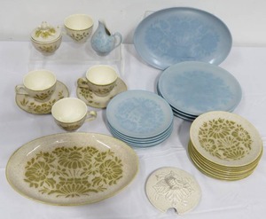lot 17 image: Large Lot Red Wing Pottery Blue Shadows & Damask Dinnerware