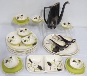 lot 23 image: 20 Red Wing Pottery Lotus Bronze Dinnerware
