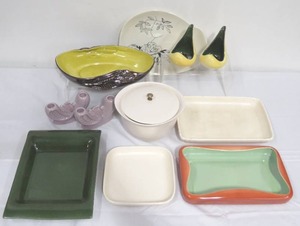 lot 27 image: Various Red Wing Pottery Pieces - Candle Holders, Bowls, Decorative Trays