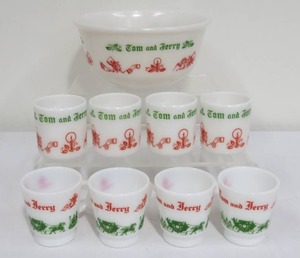 lot 32 image: 9 Pieces Tom and Jerry Bowl and Cup Set