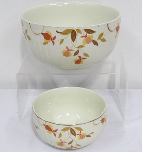 lot 34 image: 2 Halls Superior Serving Bowls - Autumn Leaf Pattern