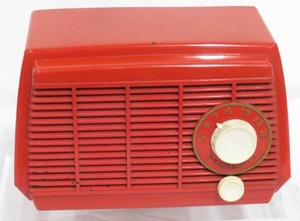 lot 64 image: Vintage Red Sylvania R568-18571 Radio