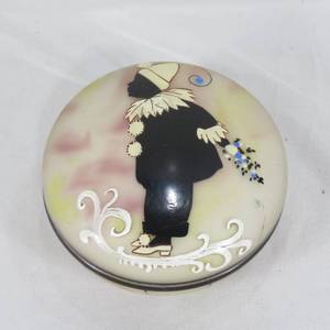 lot 146 image: Vintage Czechoslovakia Glass Hand Painted VanityTrinket Box