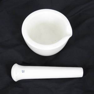 lot 105 image: White Ceramic Coors USA Mortar & Pestel
