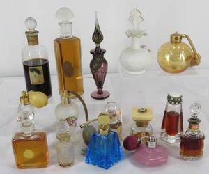 lot 184 image: Vintage Womens Perfume and Vanity Perfume Bottles