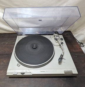 lot 27 image: Technics Direct Drive SL-D2 Record Player Turn Table