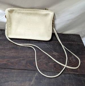 lot 42 image: Vintage Coach Purse