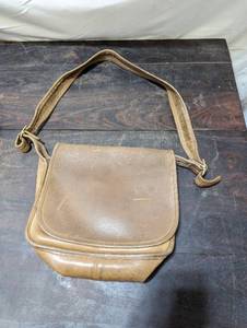 lot 43 image: Vintage Coach Purse