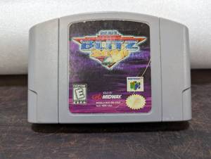 lot 63 image: NFL Blitz 2000 Nintendo 64 Game Cartridge