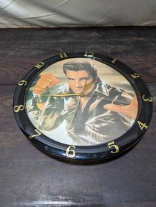lot 89 image: Elvis Clock