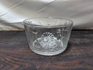 lot 96 image: Oiva Toikka Bowl