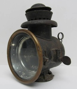 lot 19 image: Antique Automobile Driving Lamp