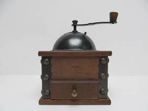 lot 20 image: Vintage Hand Crank Coffee Grinder