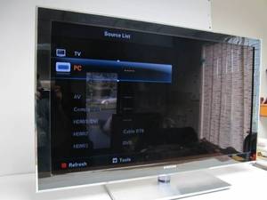 lot 34 image: Samsung UN46B8000 46 LED Flat Screen TV With Remote