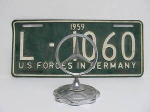 lot 61 image: Awesome Original Matched Set 1950s MERCEDES Hood Ornament & License Plate