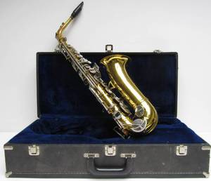 lot 76 image: Vintage KING 613 Saxophone wCase