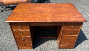 lot 96 image: Dovetailed Antique Oak Desk