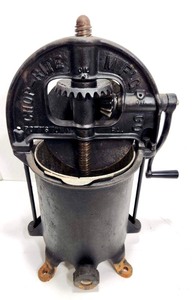 lot 195 image: Nice Antique CHOP-RITE Cast Iron Hand Crank Press