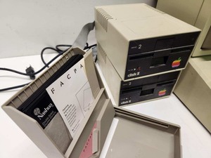 lot 196 image: Vintage APPLE IIc Computer wAccessories